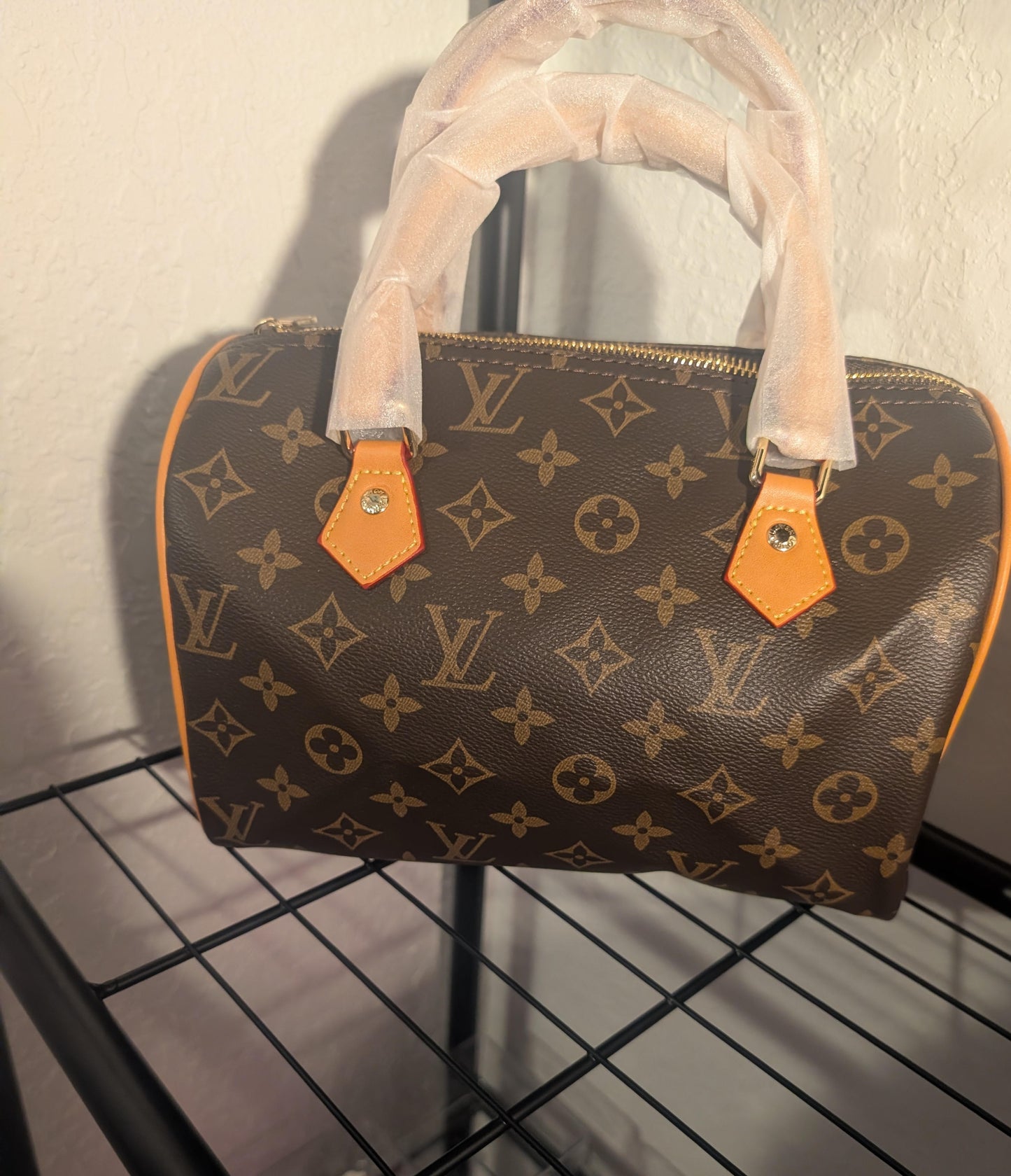 Classic luxe mini duffle "25"