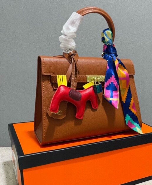 PRE-ORDER The Rich Auntie Tote